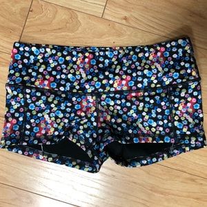 FLEO shorts  size small